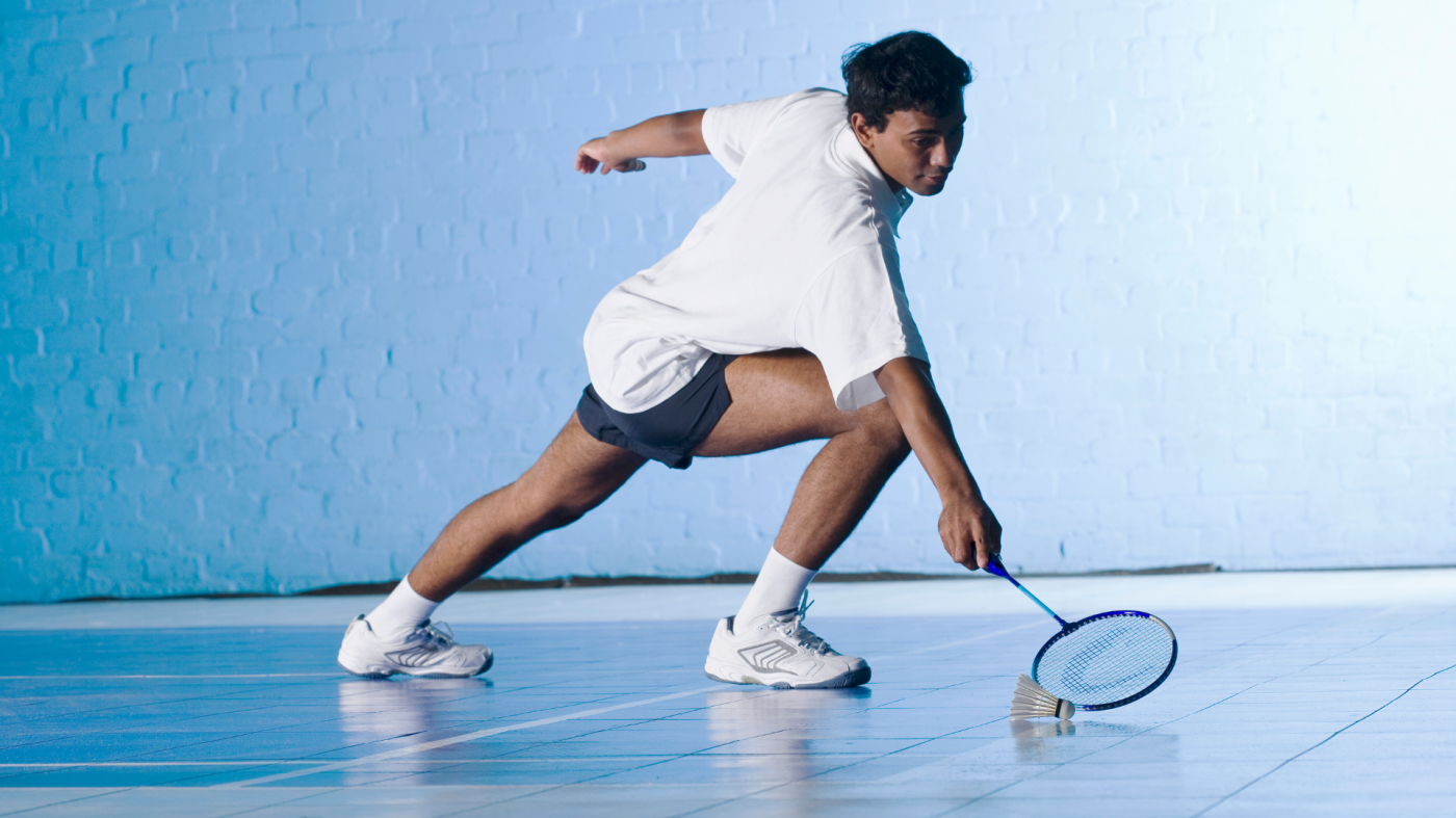 How to Defend Well in Badminton Against a Smashing Opponent ?