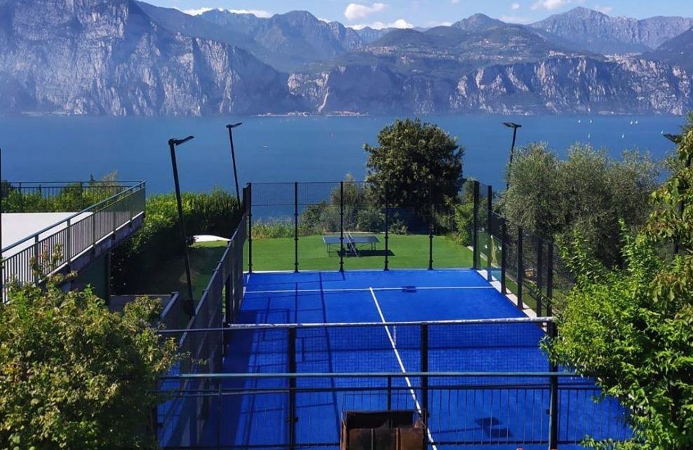 Exceptional padel courts by the water