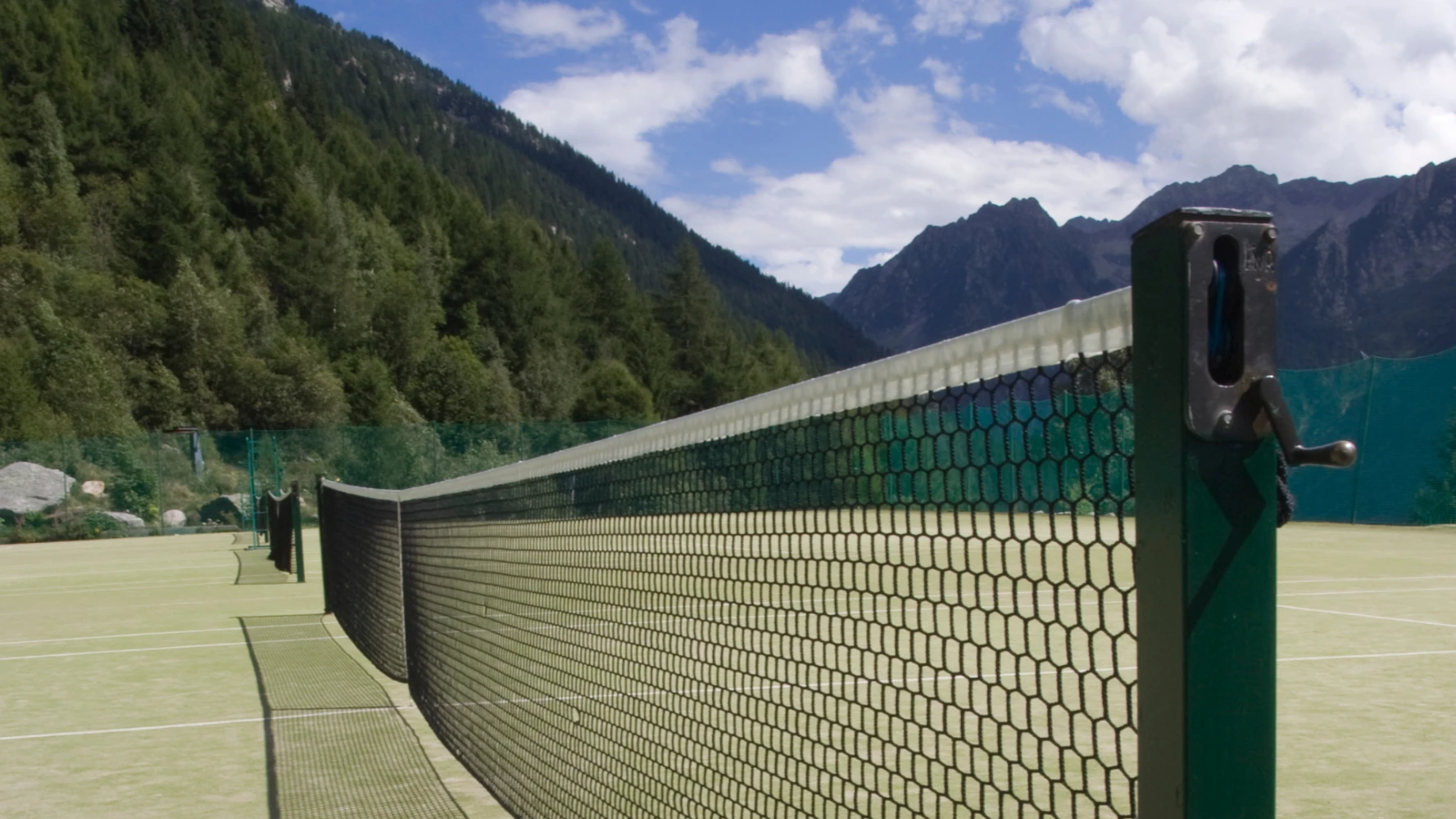 Tennis in der Höhe: Spiel und Ausrüstung richtig anpassen