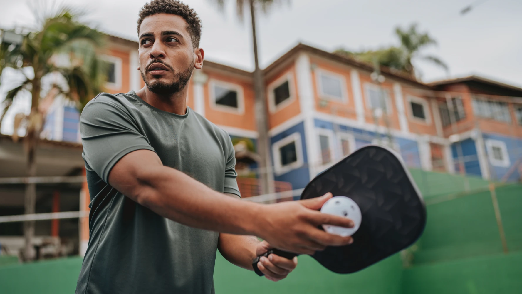 Pickleball: padroneggiare la strategia del servizio e del drop serve