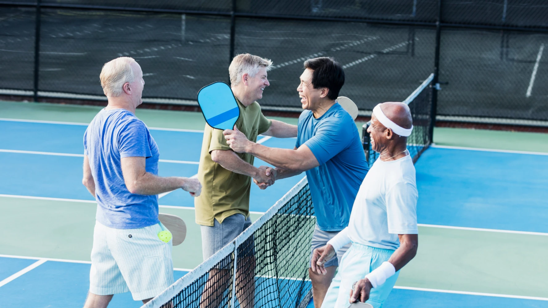 Pickleball : le sport de raquette intergénérationnel qui séduit tous les publics