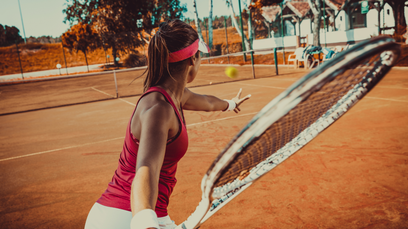 Tennis : comment améliorer votre coup droit en 5 étapes ?